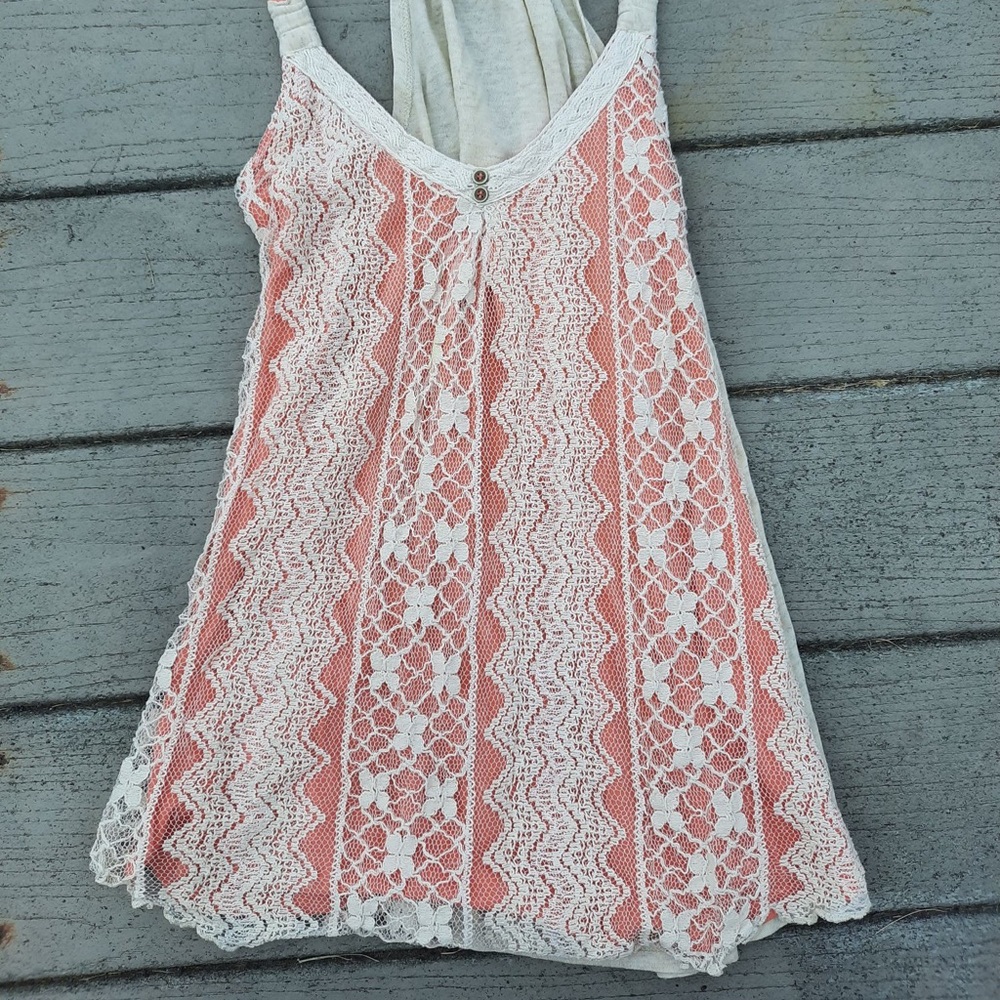 🎉2/$14! Beautiful coral/ lace Rewind jersey tank.